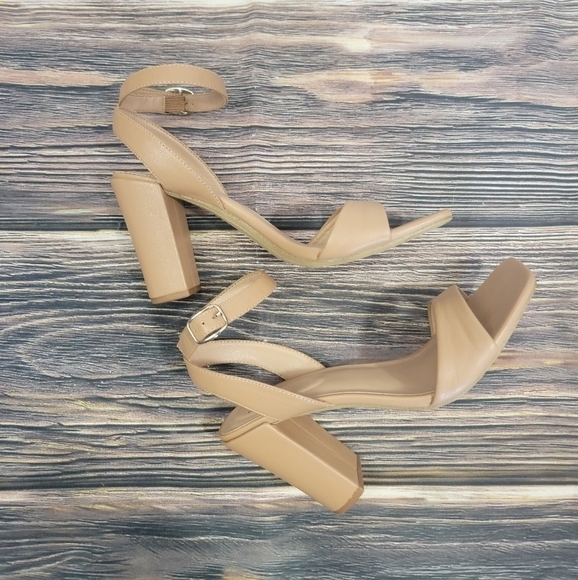 Women's size 10 A New Day strappy heels - Picture 3 of 5